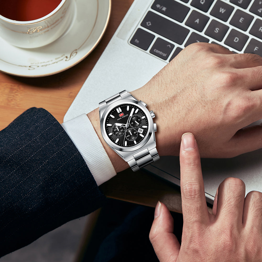 Black Sunburst Dial with Stainless Steel Bracelet Chronograph Watch for Men